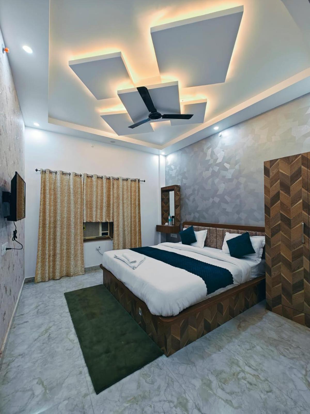 Hotel The Pushpraj Varanasi Exterior photo